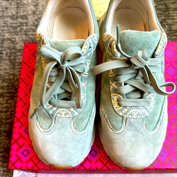🤩Tory Burch T Monogram Good Luck Sneakers Blue/Cream White Size 7.5 like new!🤩 - Picture 13 of 13